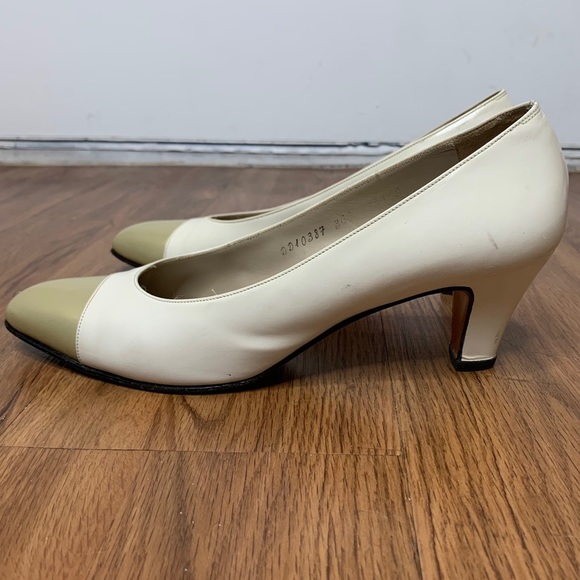 Vintage Salvatore Ferragamo Cap Toe Pumps - Picture 4 of 12
